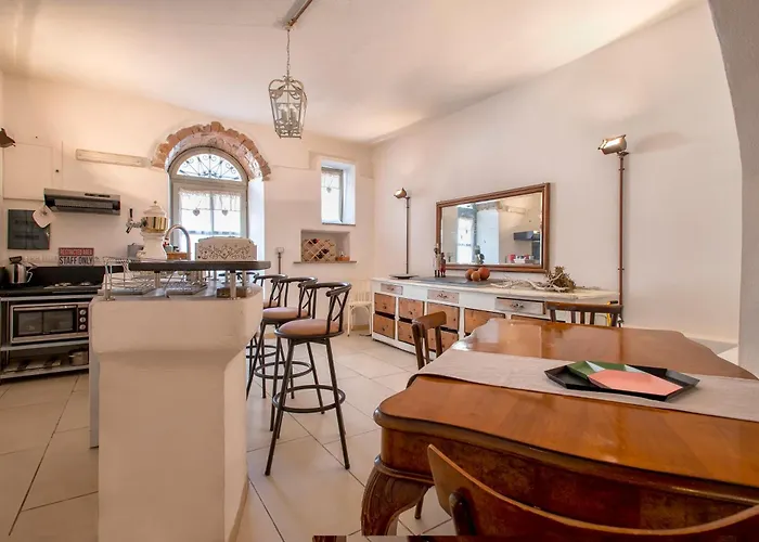 The Bar 2 Live In Apartment