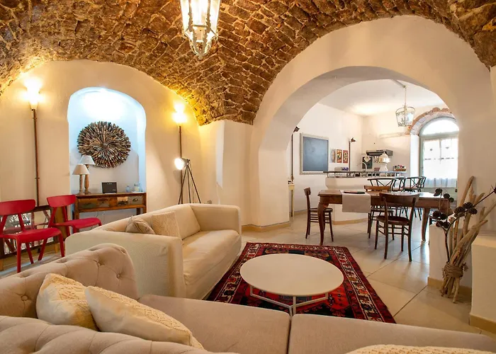 The Bar 2 Live In Apartment *