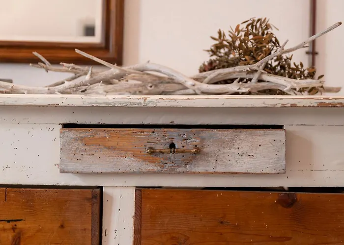 The Bar 2 Live In Apartment *